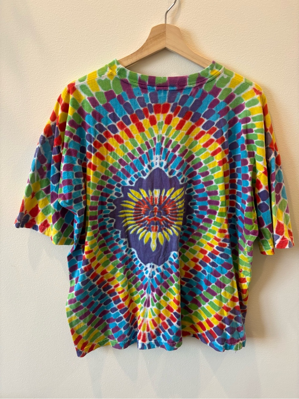 1970s Vintage Rainbow Hand Tie-Dye Graphic Tee